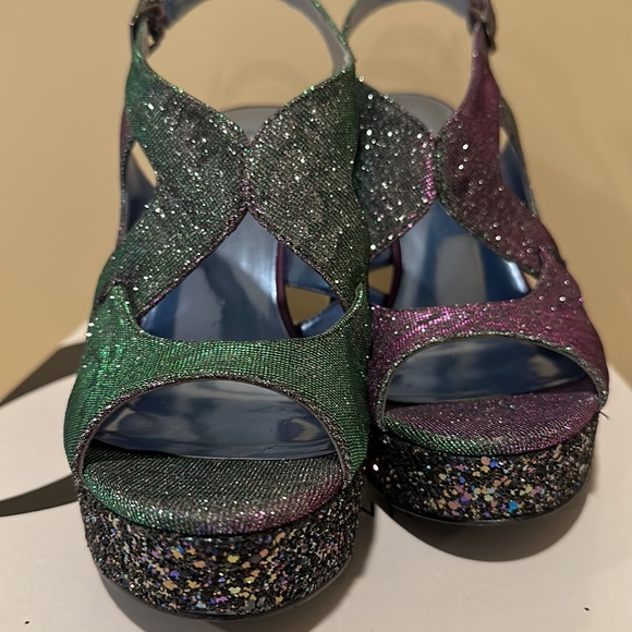 A Fun, Sparkly, Sexy women’s platform sandal.  Multi color sparkly shoe - Picture 6 of 7